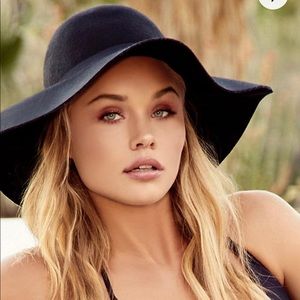 Carmen San Diego Hat